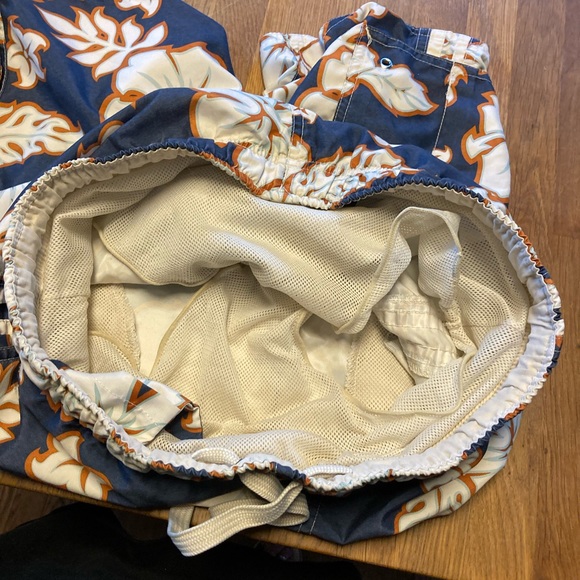 Boys Urban Pipeline Hawaiian Print Swim Trunks w/ Mesh Liner - Picture 4 of 6